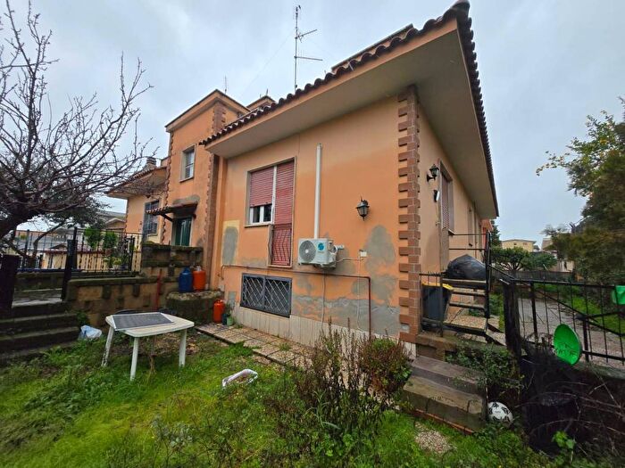 Appartamento trilocale in affitto in Via Federico Zandomeneghi, Acilia, Roma