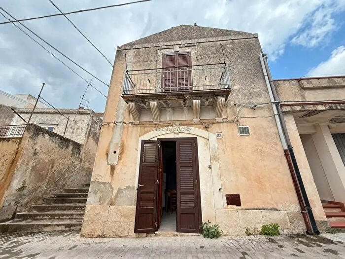 Casa con 5 locali in vendita in Vico Flamingo, Modica