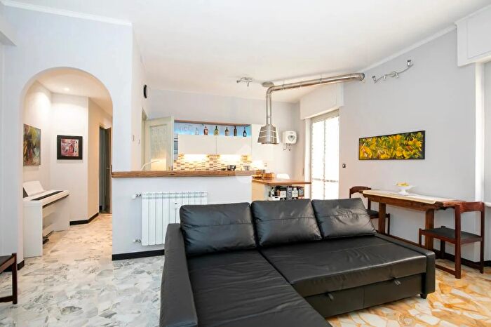 Appartamento trilocale in vendita in Scalinata Montaldo, Genova