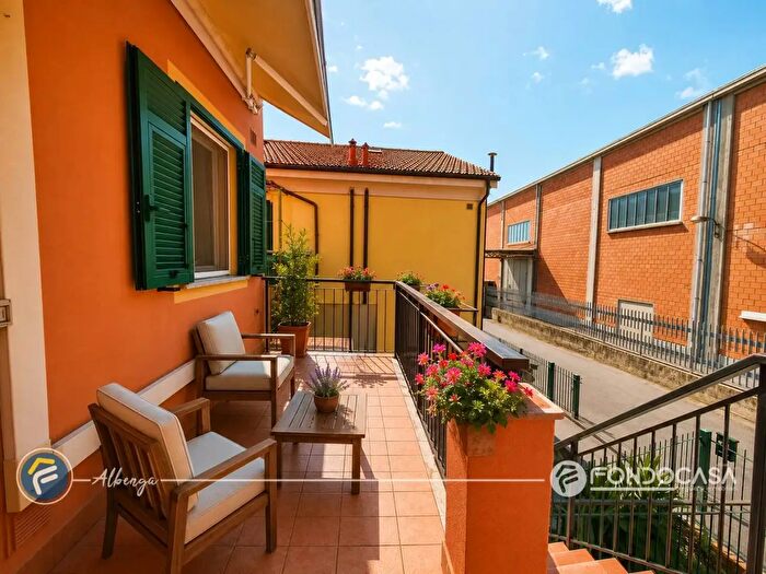 Appartamento quadrilocale in vendita in Regione Rapalline, Albenga