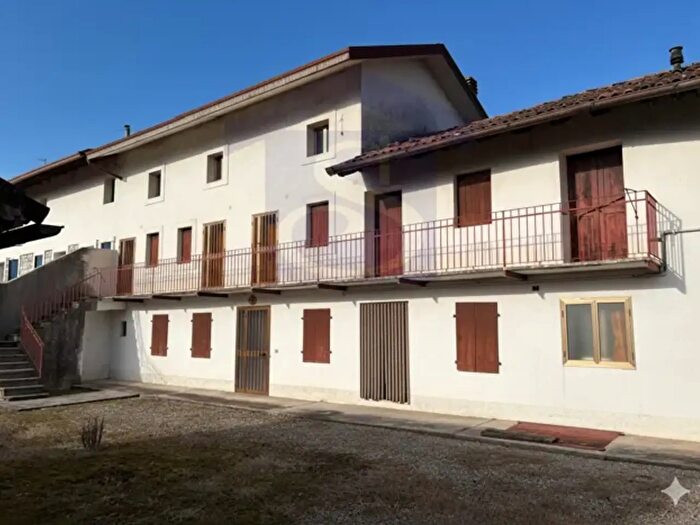 Casa con 20 locali in vendita in Fontanafredda
