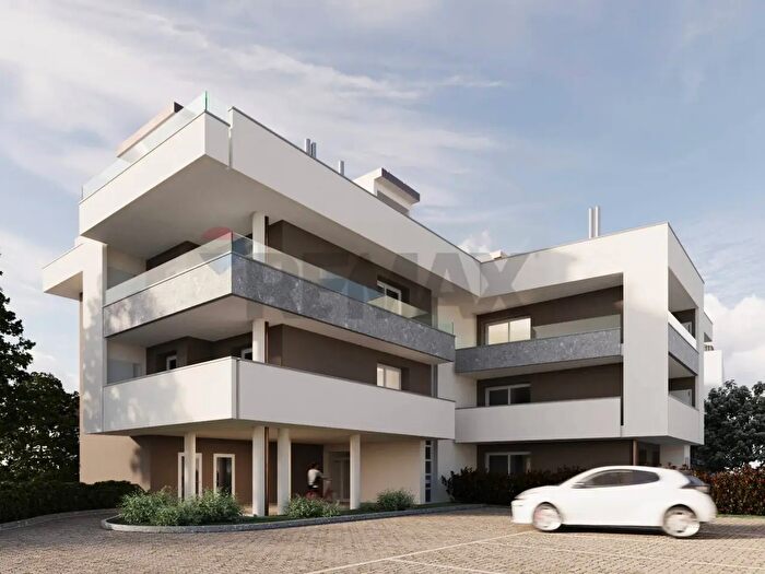 Appartamento trilocale in vendita in Via Pregnana, Rho