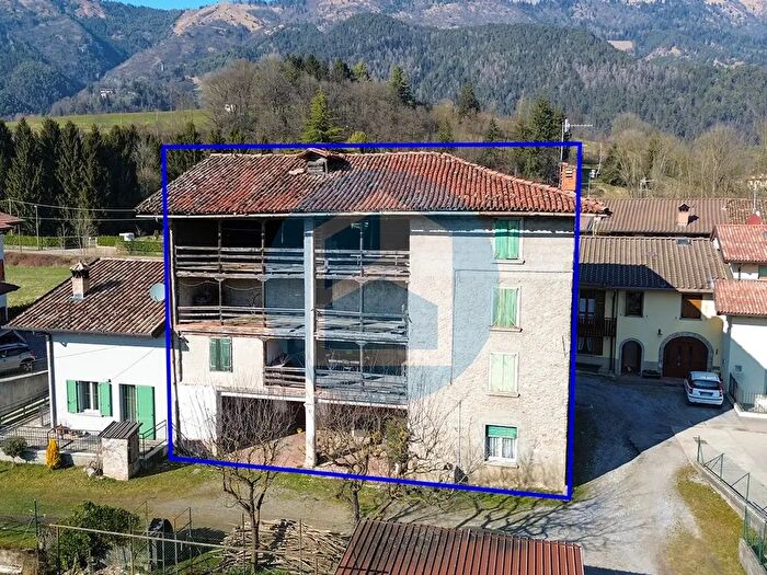 Casa con 8 locali in vendita in Via San Francesco Clusone Bergamo, Clusone