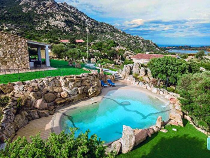 Casa con 6 locali in vendita in Via Casagliana, Olbia