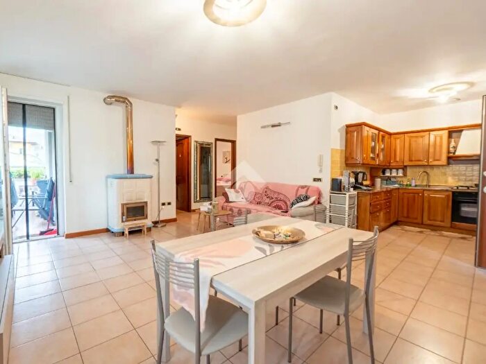 Appartamento trilocale in vendita in Via Achille Leoni, Arco