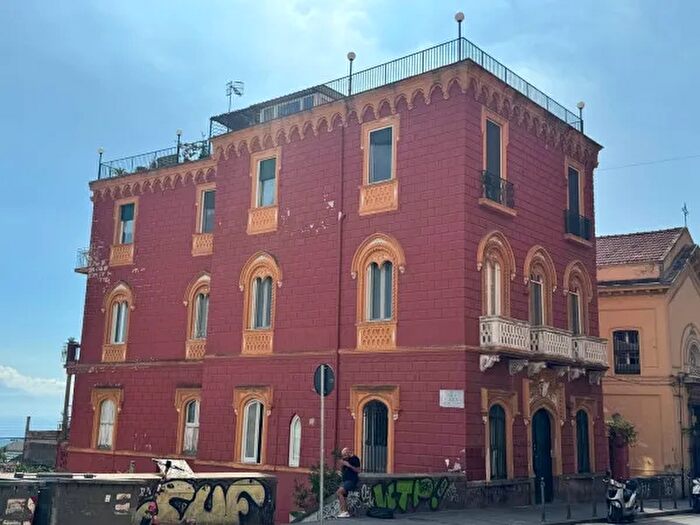 Appartamento con 6 locali in vendita in Napoli