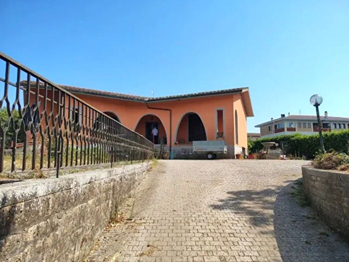 Casa con 6 locali in vendita in Via San Marco, Sorano