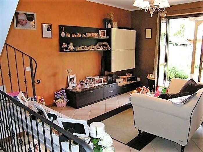 Casa quadrilocale in vendita in Massa