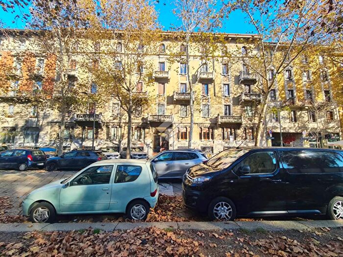 Casa trilocale in vendita in Via Valtellina, Milano