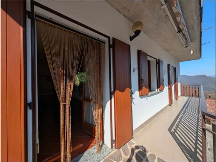 Appartamento trilocale in vendita in Via San Defendente, Roncola