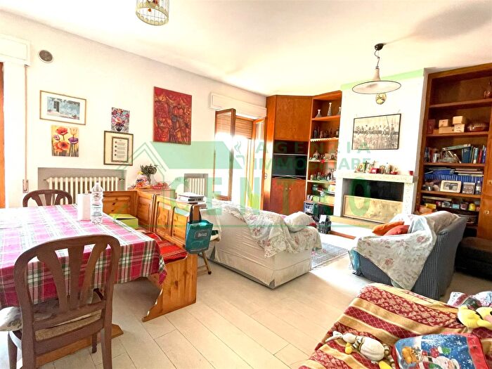 Appartamento con 5 locali in vendita in Poggibonsi, Poggibonsi