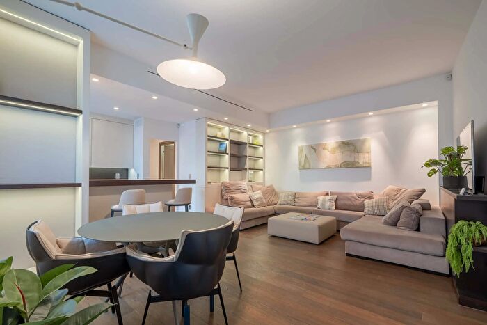 Appartamento in affitto in Via Borgonuovo, Milano