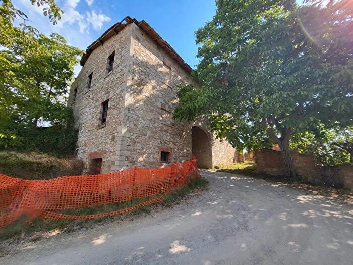 Casa con 15 locali in vendita in Castelnuovo Berardenga