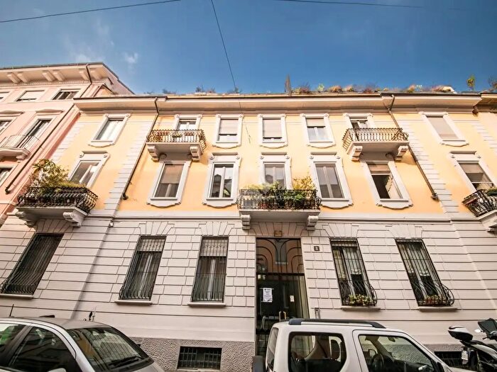 Appartamento quadrilocale in vendita in Via Adelaide Ristori, Milano