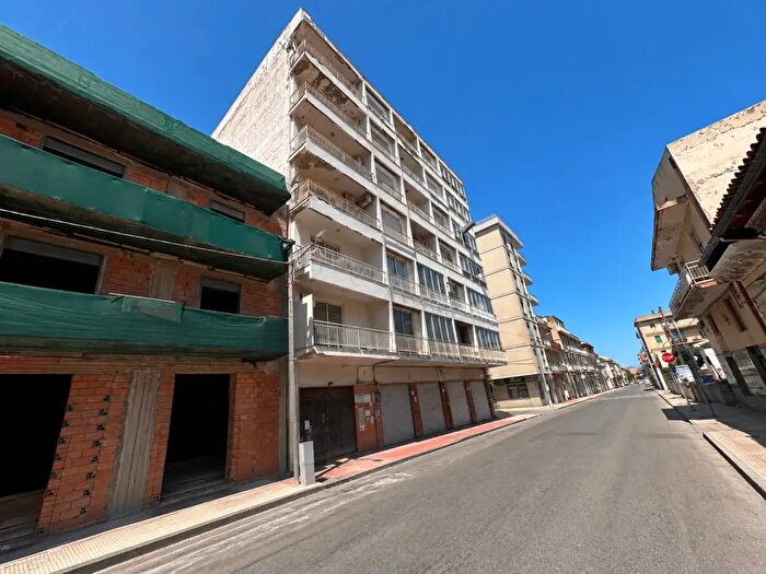 Appartamento trilocale in vendita in Via Ugo di Sant'Onofrio, Barcellona Pozzo Di Gotto