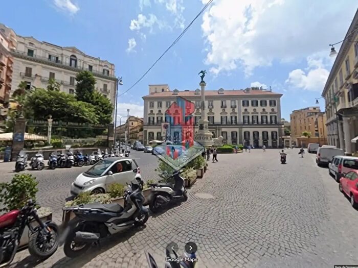 Appartamento trilocale in affitto in Via Bisignano, Napoli