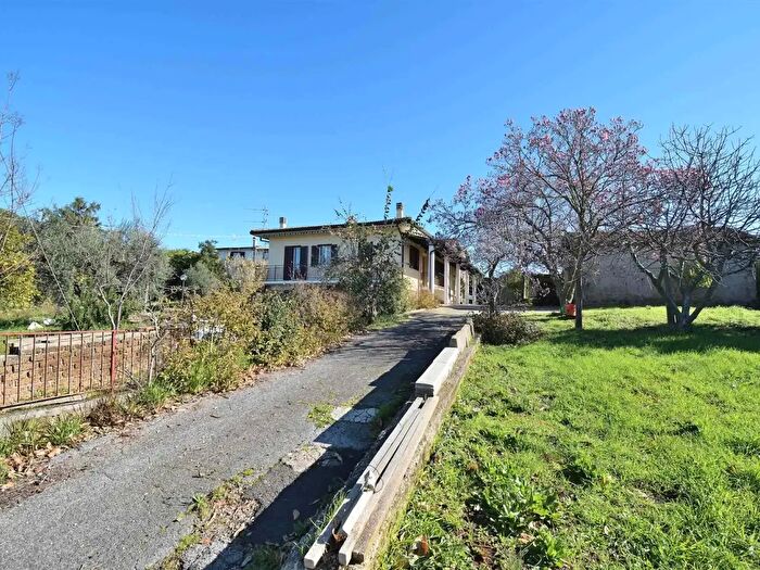 Casa con 10 locali in vendita in Via Pratolungo, Velletri