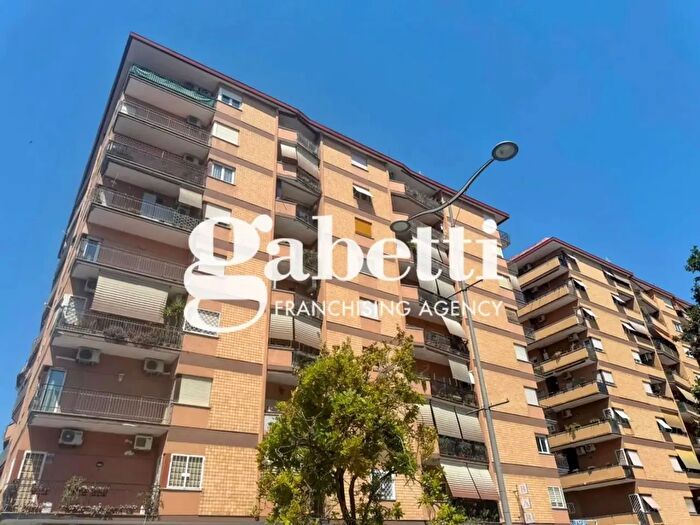 Appartamento trilocale in vendita in Viale Agosta, Roma