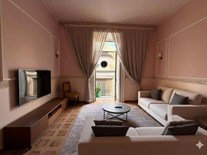 Appartamento quadrilocale in affitto in Via dei Tribunali, Centro Storico, Napoli