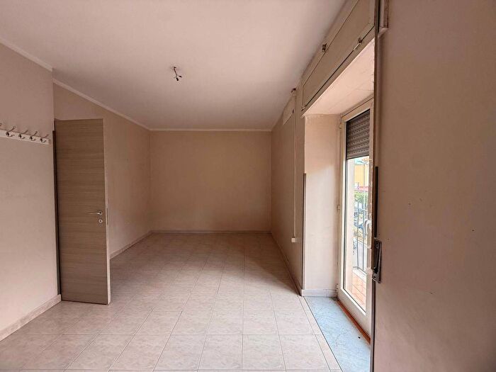 Appartamento trilocale in affitto in Via Nazionale delle Puglie, Centro, Casalnuovo di Napoli