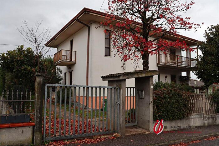 Appartamento con 5 locali in vendita in Via Giovanni Verga, Oppeano