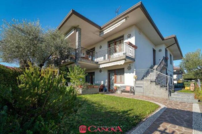 Casa con 6 locali in vendita in Via Monte Rubiano, Veniano