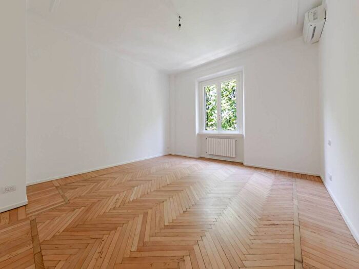 Appartamento trilocale in affitto in Viale Cassiodoro, Sempione, Milano