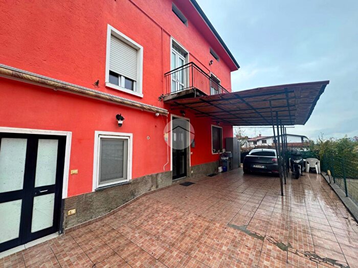 Appartamento con 7 locali in vendita in Via Gioacchino Rossini, Credaro