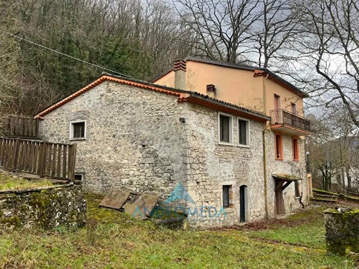 Appartamento con 10 locali in vendita in Carovilli