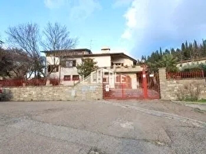 Casa con 9 locali in vendita in Via Lo Stradone, Pelago