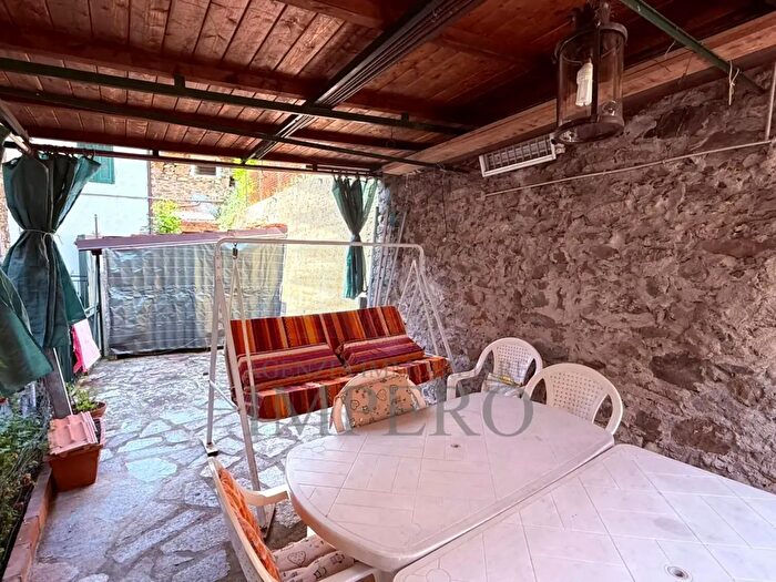 Casa con 8 locali in vendita in Vicolo Carrugetto, Pigna
