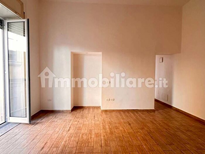 Appartamento trilocale in affitto in Via Santa Teresa degli Scalzi, Stella Materdei, Napoli