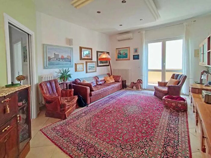 Appartamento con 8 locali in vendita in Lungomare Goffredo Mameli, Senigallia