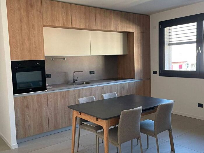 Appartamento trilocale in affitto in Via Guglielmo Felice Damiani, Centro, Morbegno