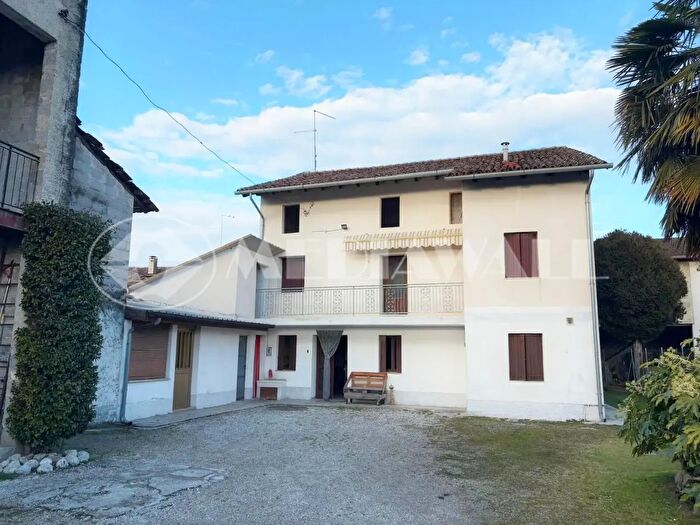 Casa con 12 locali in vendita in Valvasone Arzene