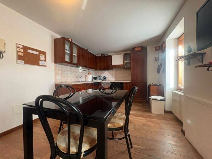 Appartamento trilocale in affitto in Via Paris, Plazzola, Valfurva