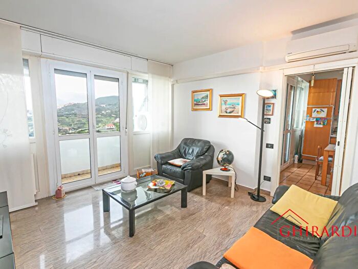 Appartamento con 7 locali in vendita in Via Cesare Pavese b, Genova