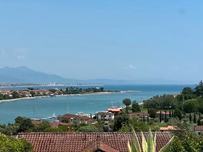 Appartamento con 6 locali in vendita in Ameglia