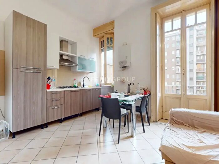 Appartamento trilocale in vendita in Viale Corsica, Milano