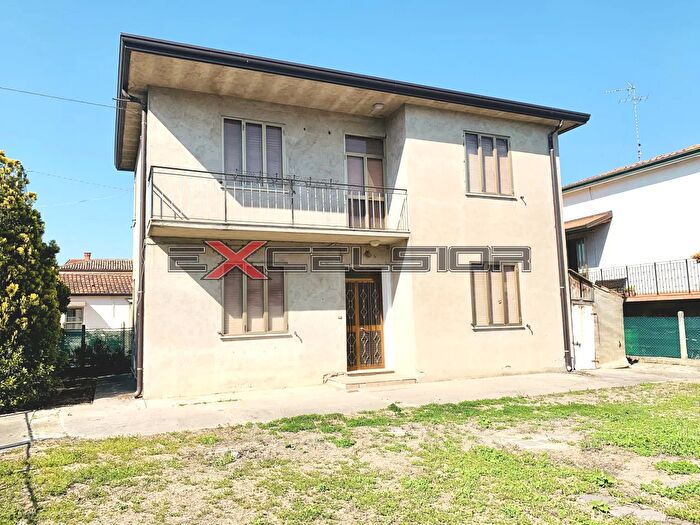 Casa trilocale in vendita in Corso Risorgimento Porto Viro Ro, Taglio Di Po