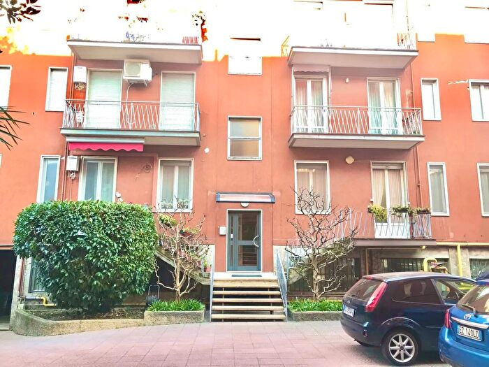 Appartamento trilocale in vendita in Via Ponte Nuovo Milano, Milano