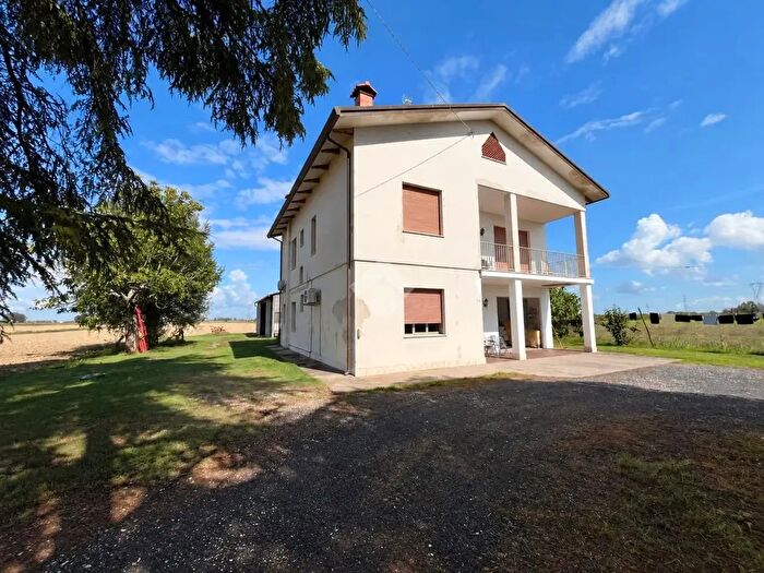 Casa con 5 locali in vendita in Via Canala, Ravenna