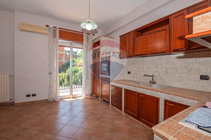 Appartamento con 7 locali in vendita in Via Fontana, Modica