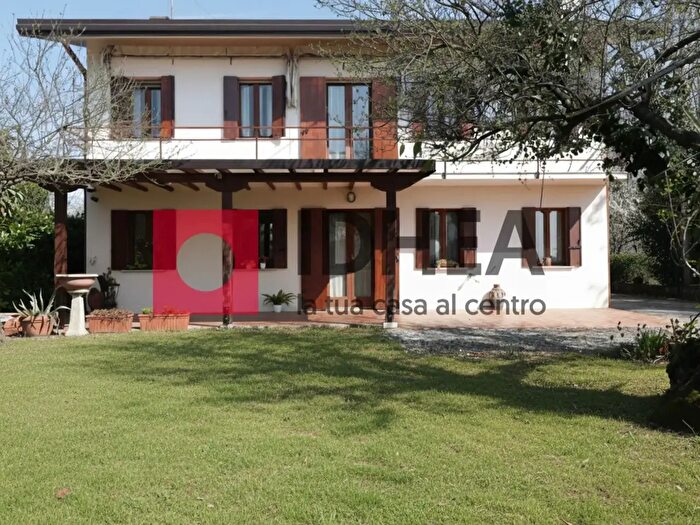 Casa con 5 locali in vendita in Via Grave, Maserada Sul Piave