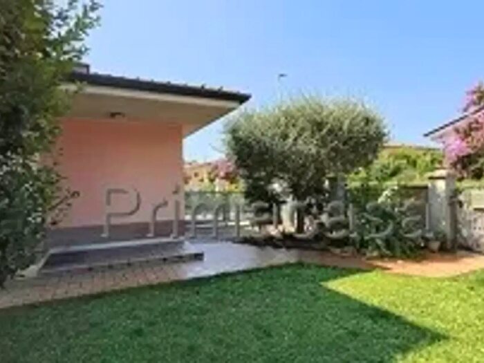 Casa quadrilocale in vendita in Fabbrico