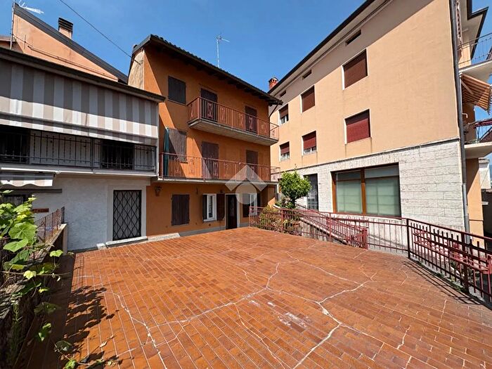 Casa quadrilocale in vendita in Via Plazza, Predore