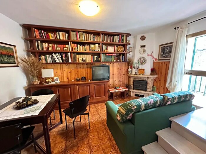 Appartamento con 5 locali in vendita in Chianni