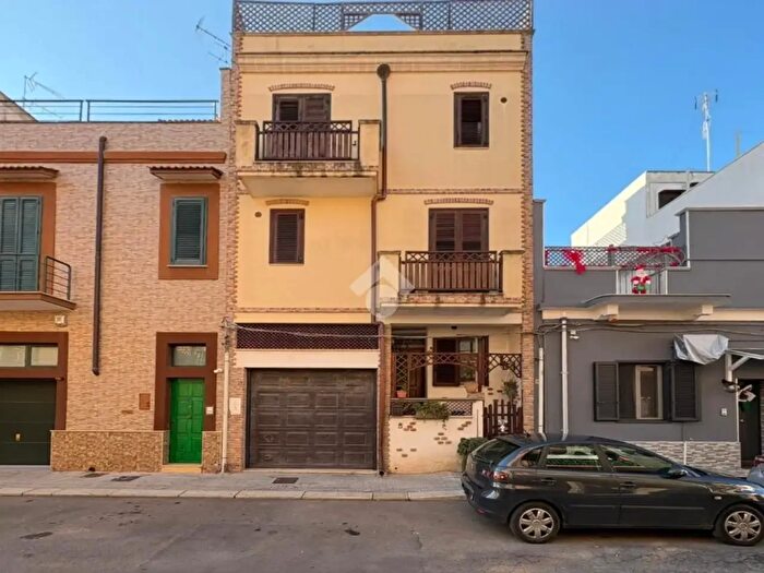 Casa quadrilocale in vendita in Via Sabaudia, Brindisi