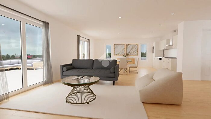 Appartamento quadrilocale in vendita in Via Montebello, Legnano