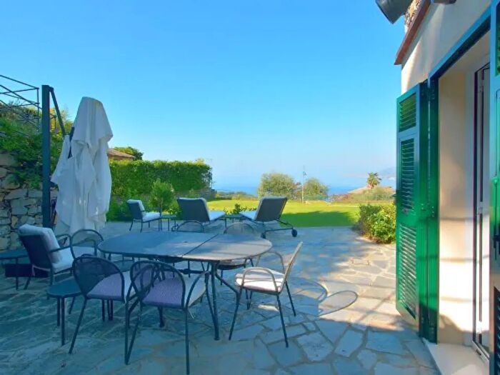 Appartamento con 6 locali in vendita in Via Saccomanno, Camogli